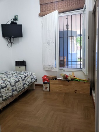 Venta de Casa 4 AMBIENTES en Villa Udaondo, Ituzaingo