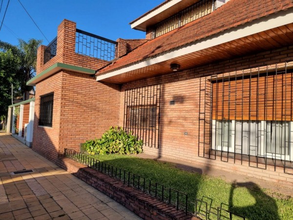 Venta de Chalet 5 AMBIENTES Con Cochera en Castelar Sur