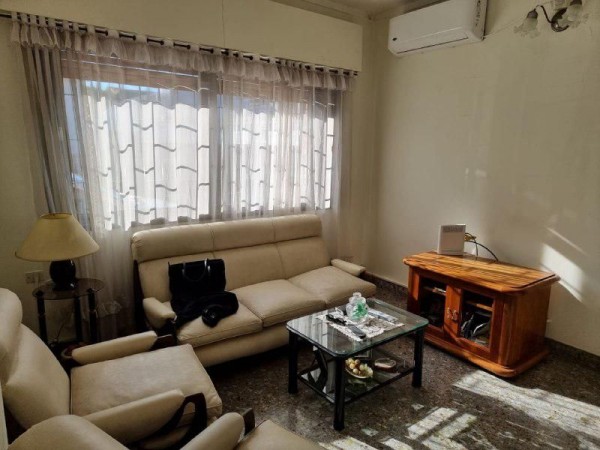 Venta de Chalet 5 AMBIENTES Con Cochera en Castelar Sur