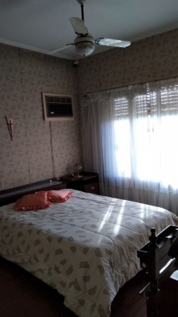 Venta de Chalet 5 AMBIENTES Con Cochera en Castelar Sur