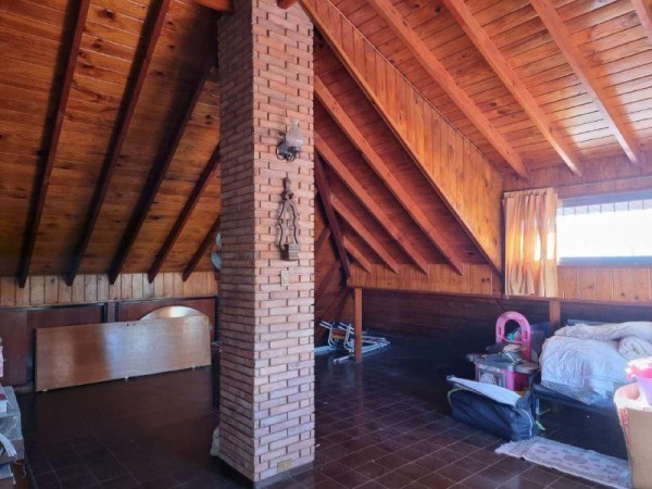 Venta de Chalet 5 AMBIENTES Con Cochera en Castelar Sur