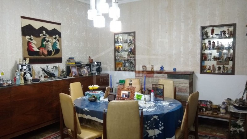 Venta de Casa 6 AMBIENTES en Castelar Norte