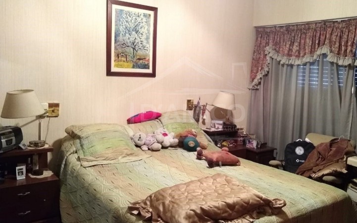 Venta de Casa 6 AMBIENTES en Castelar Norte