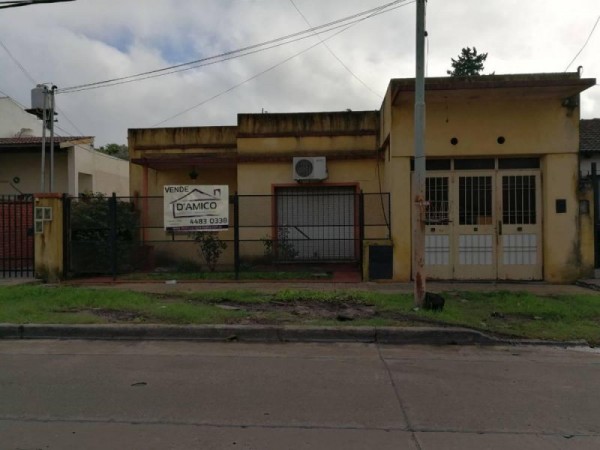 Venta de Casa Americana 3 Ambientes Con Cochera En Castelar Norte