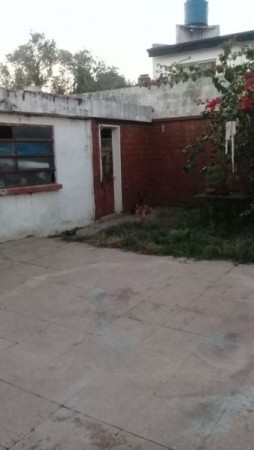 Venta de Casa Americana 3 Ambientes Con Cochera En Castelar Norte