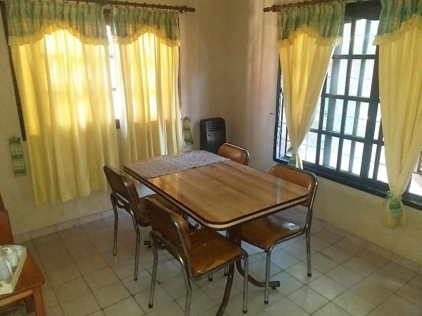 Venta De Chalet 4 Ambientes en Zona Residencial, Castelar Norte