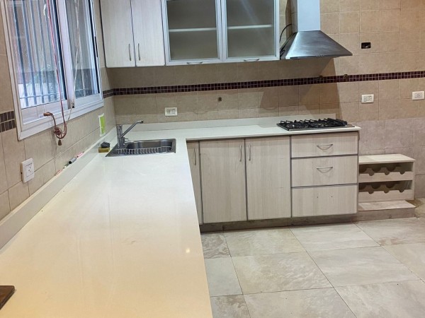 Venta de Casa 6 AMBIENTES en Castelar Norte