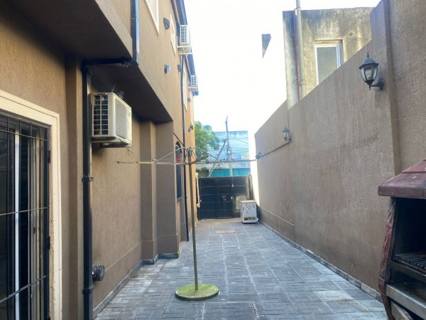 Venta de Casa 6 AMBIENTES en Castelar Norte