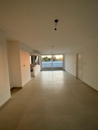Venta de Departamento 4 AMBIENTES en Castelar Sur