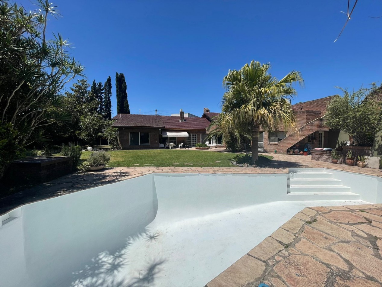 Imponente Chalet 5 Ambientes En Venta En Haedo Apto Credito