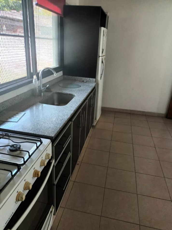 Casa 3 Ambientes En Castelar Norte