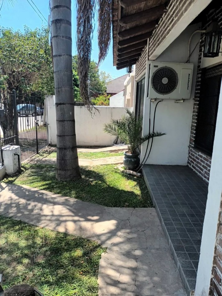 Casa 3 Ambientes En Castelar Norte