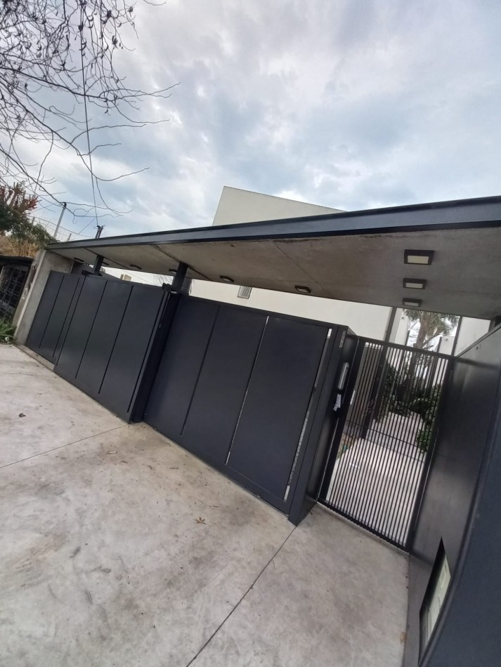 Duplex 3 Ambientes Con Patio y Cochera En Castelar Norte