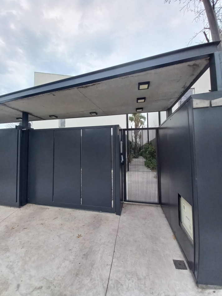 Duplex 3 Ambientes Con Patio y Cochera En Castelar Norte