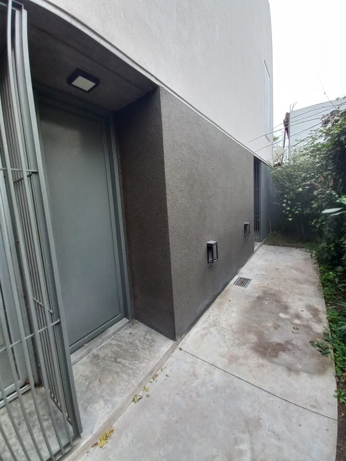 Duplex 3 Ambientes Con Patio y Cochera En Castelar Norte