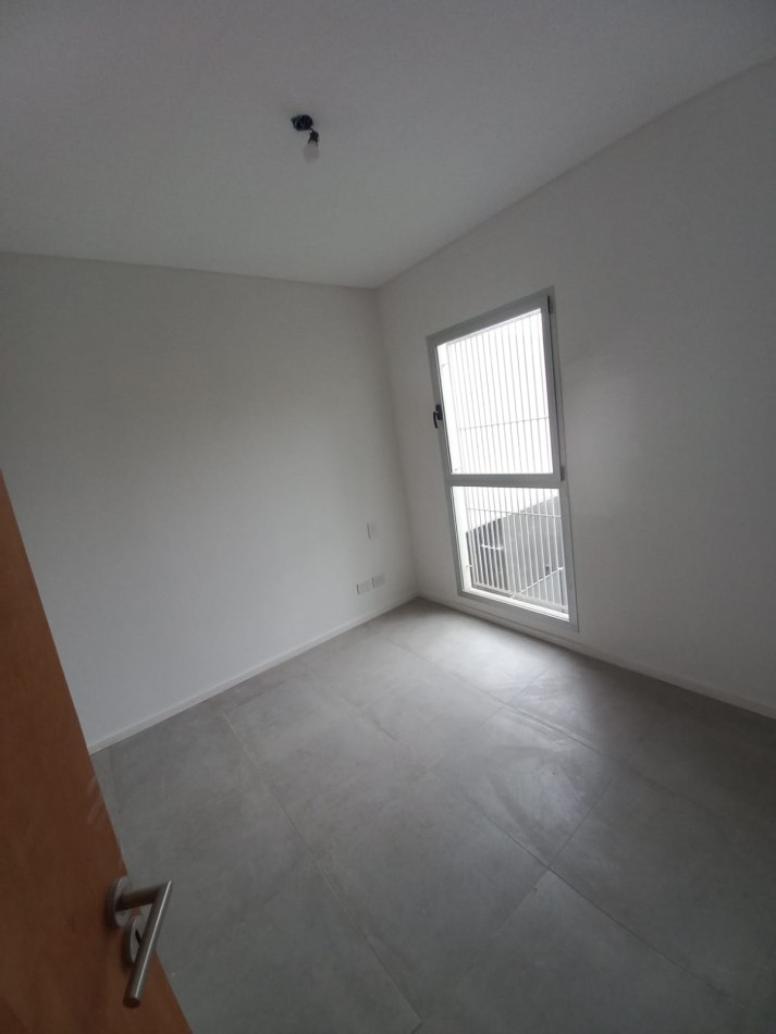Duplex 3 Ambientes Con Patio y Cochera En Castelar Norte
