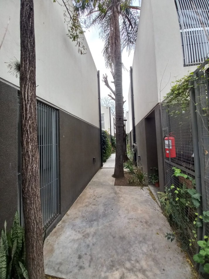 Duplex 3 Ambientes Con Patio y Cochera En Castelar Norte