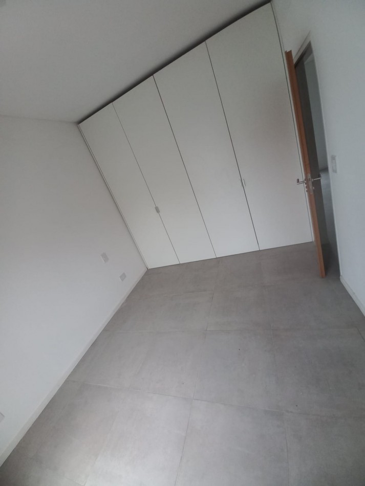 Duplex 3 Ambientes Con Patio y Cochera En Castelar Norte