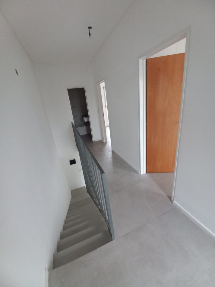 Duplex 3 Ambientes Con Patio y Cochera En Castelar Norte