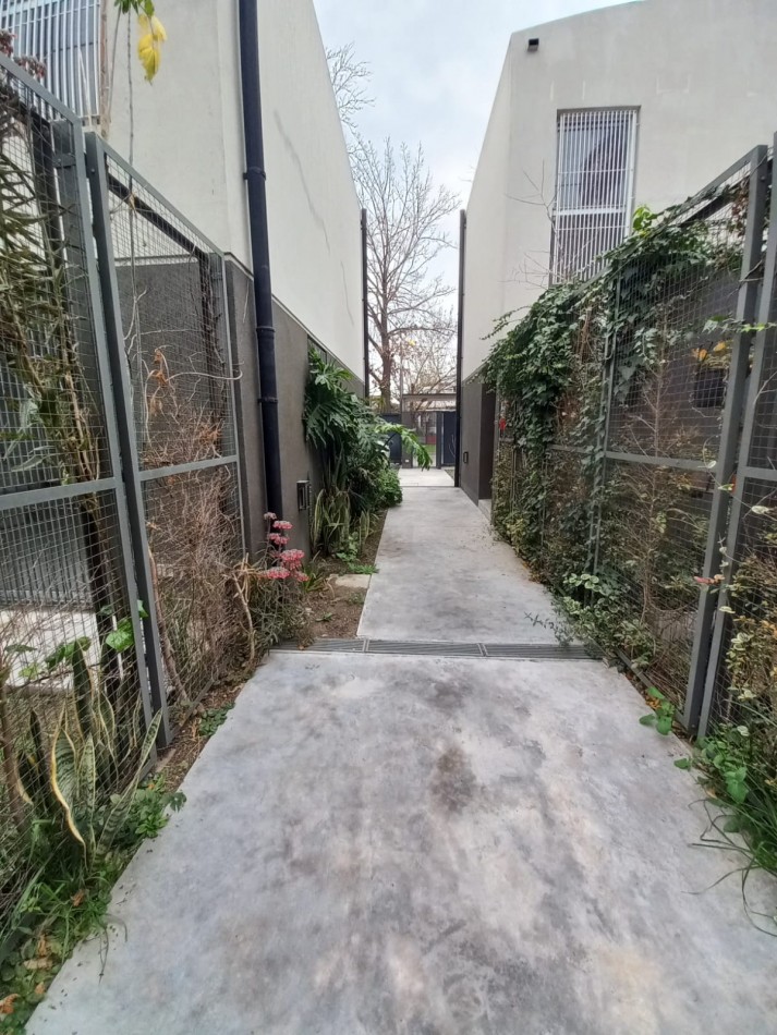 Duplex 3 Ambientes Con Patio y Cochera En Castelar Norte