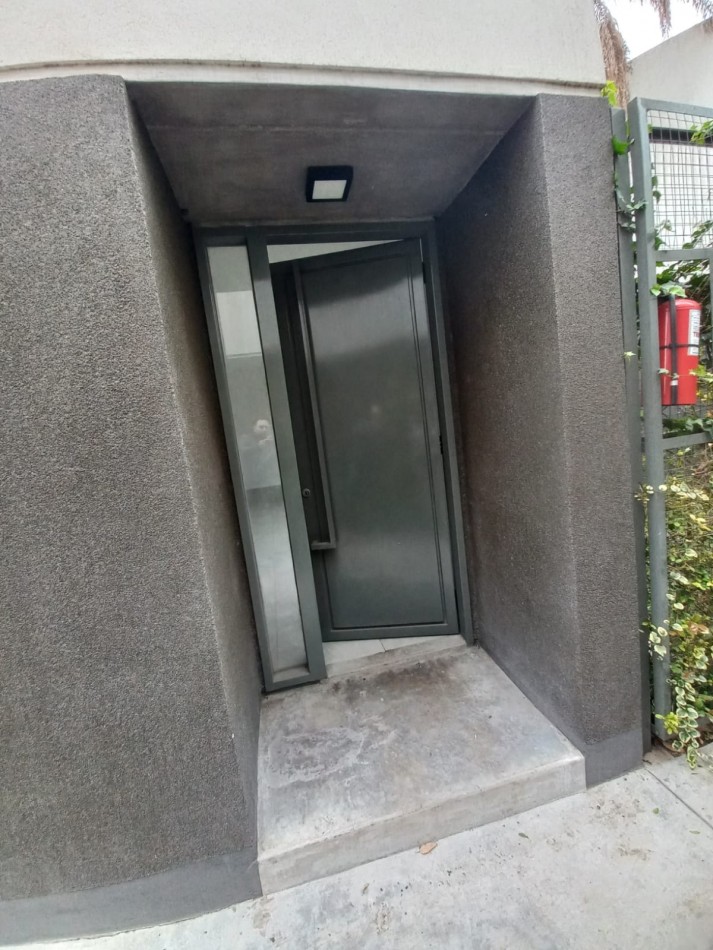 Duplex 3 Ambientes Con Patio y Cochera En Castelar Norte