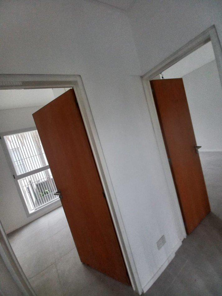 Duplex 3 Ambientes Con Patio y Cochera En Castelar Norte