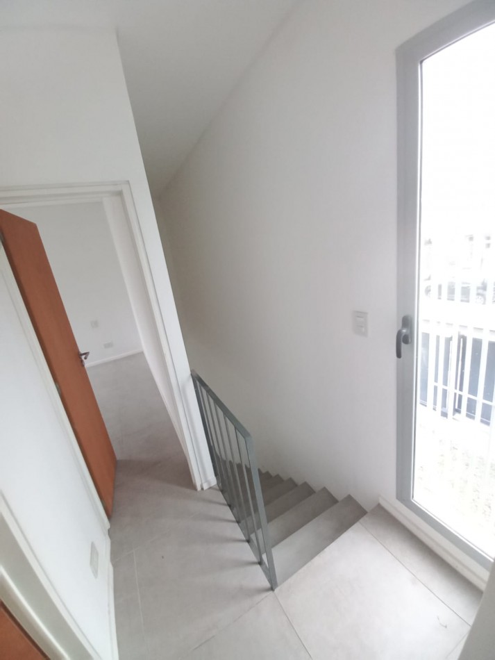 Duplex 3 Ambientes Con Patio y Cochera En Castelar Norte