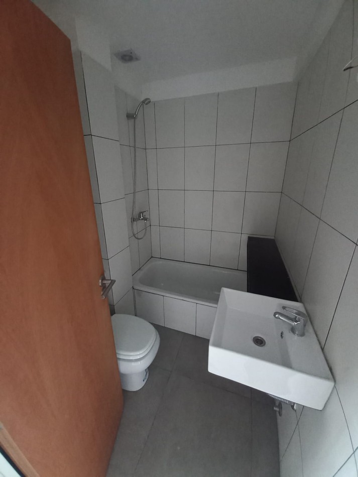 Duplex 3 Ambientes Con Patio y Cochera En Castelar Norte