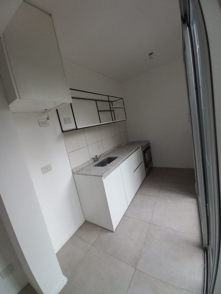 Duplex 3 Ambientes Con Patio y Cochera En Castelar Norte