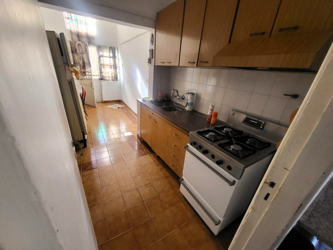 Casa 3 Amb + Depto 2 amb En Ituzaingo Norte