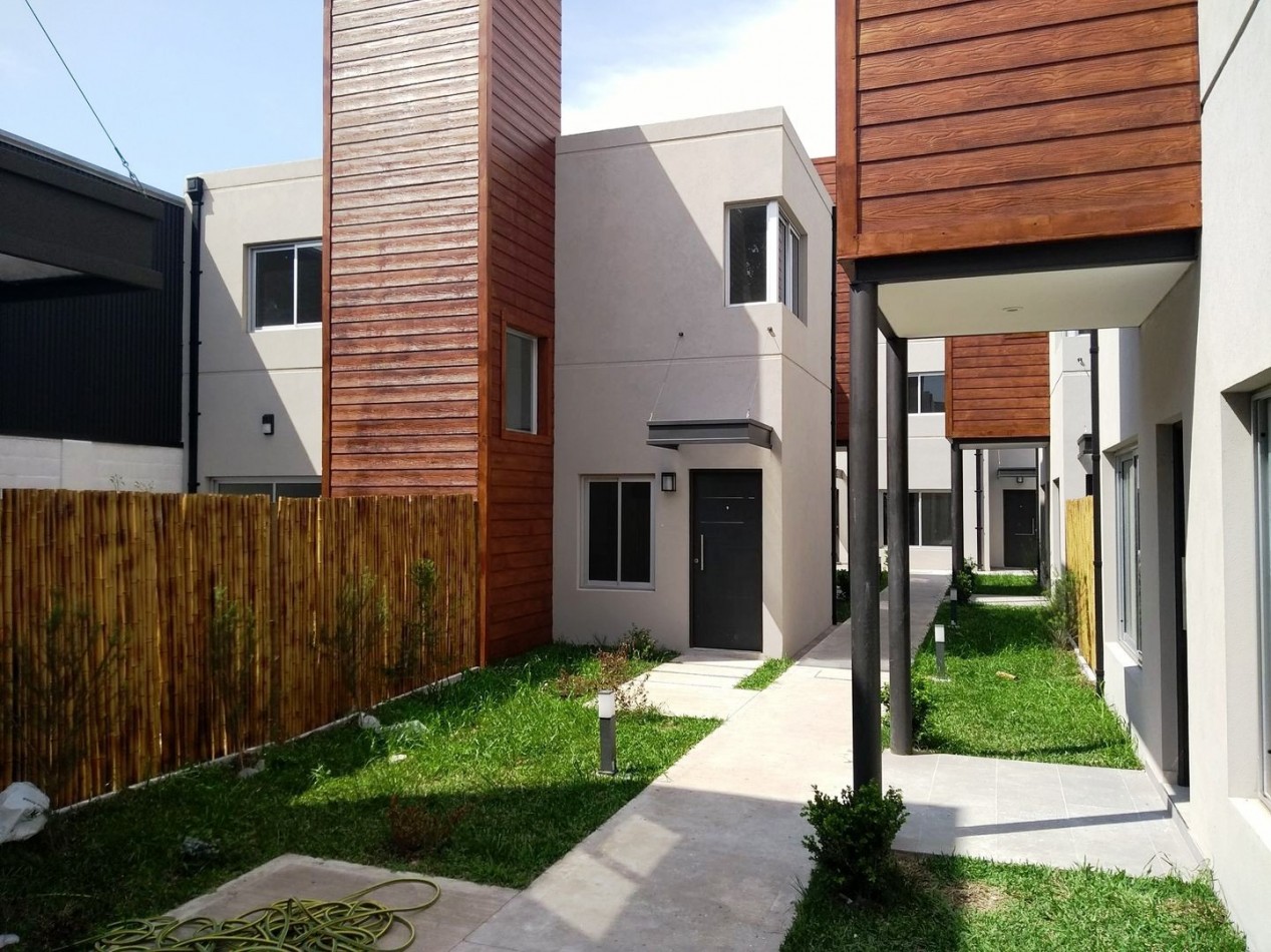 Venta de Duplex 3 AMBIENTES en Condominio en Ituzaingo