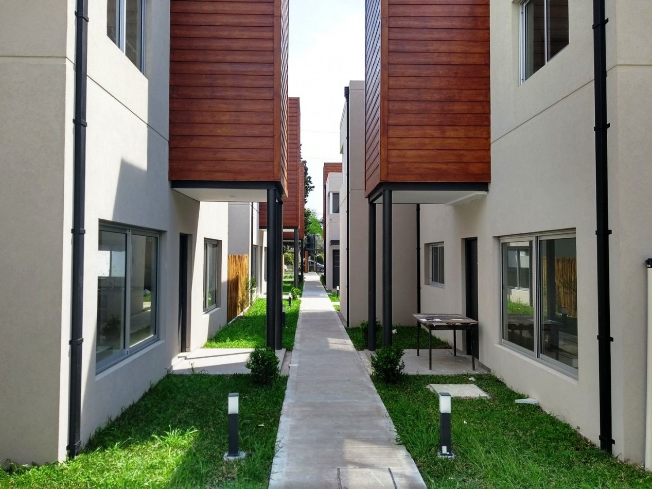 Venta de Duplex 3 AMBIENTES en Condominio en Ituzaingo