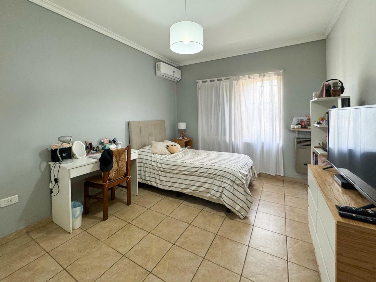 Casa 4 Ambientes C/Fondo y Pileta En Parque San Martin Merlo Apto Credito