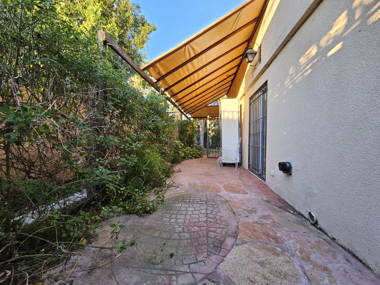 Casa 3 Ambientes C/Cochera En Castelar Norte