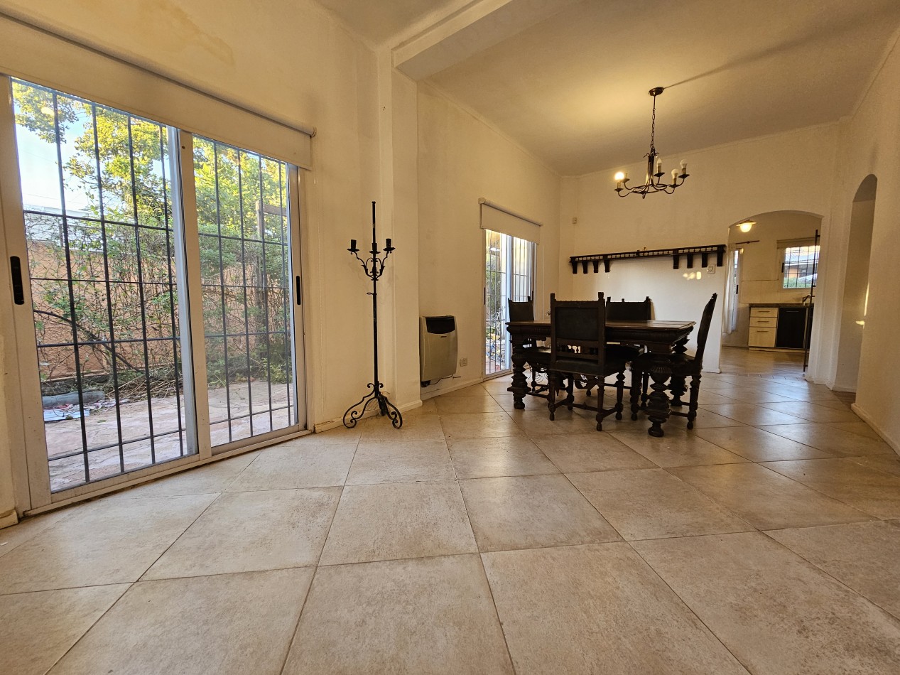 Casa 3 Ambientes C/Cochera En Castelar Norte