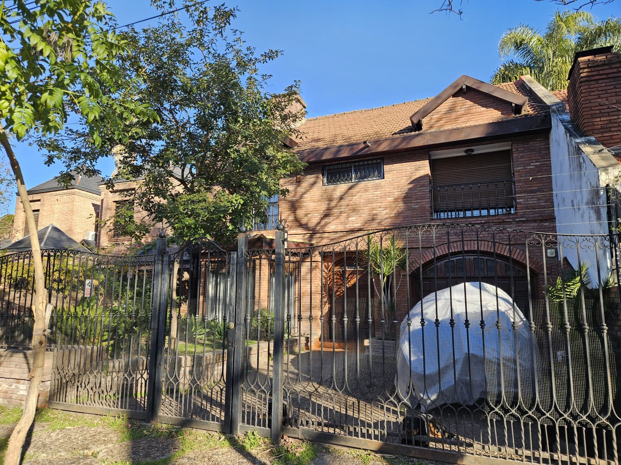 Chalet 4 Amb en Zona Residencial Castelar Norte Apto Credito