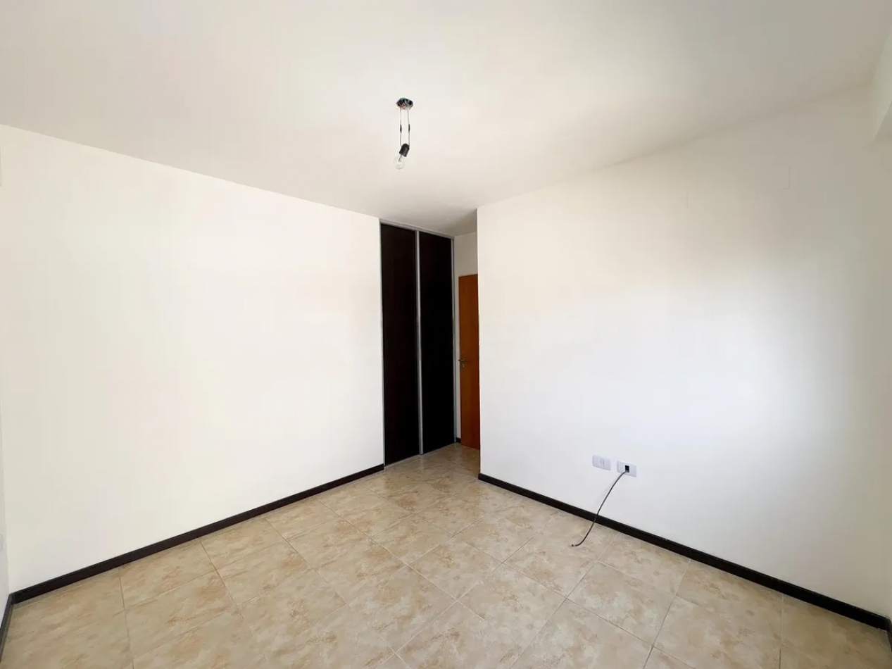 Depto 2 Ambientes Luminoso C/Balcon En Moron 