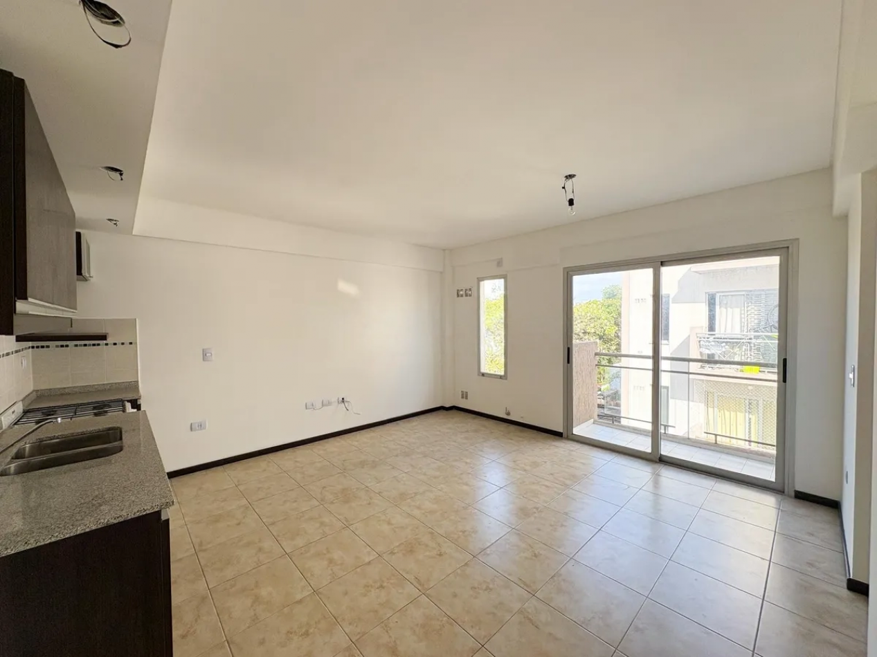 Depto 2 Ambientes Luminoso C/Balcon En Moron 