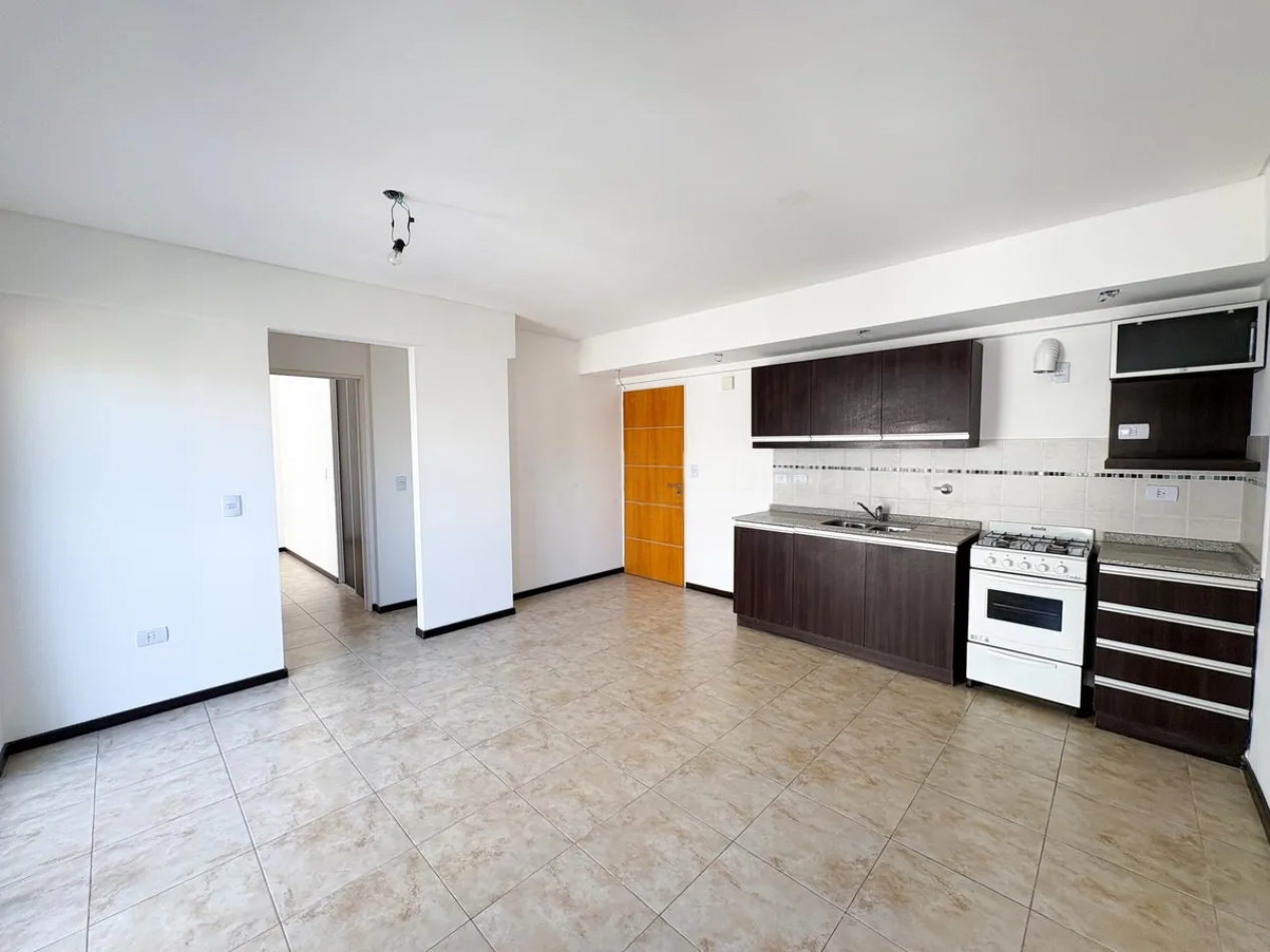 Depto 2 Ambientes Luminoso C/Balcon En Moron 