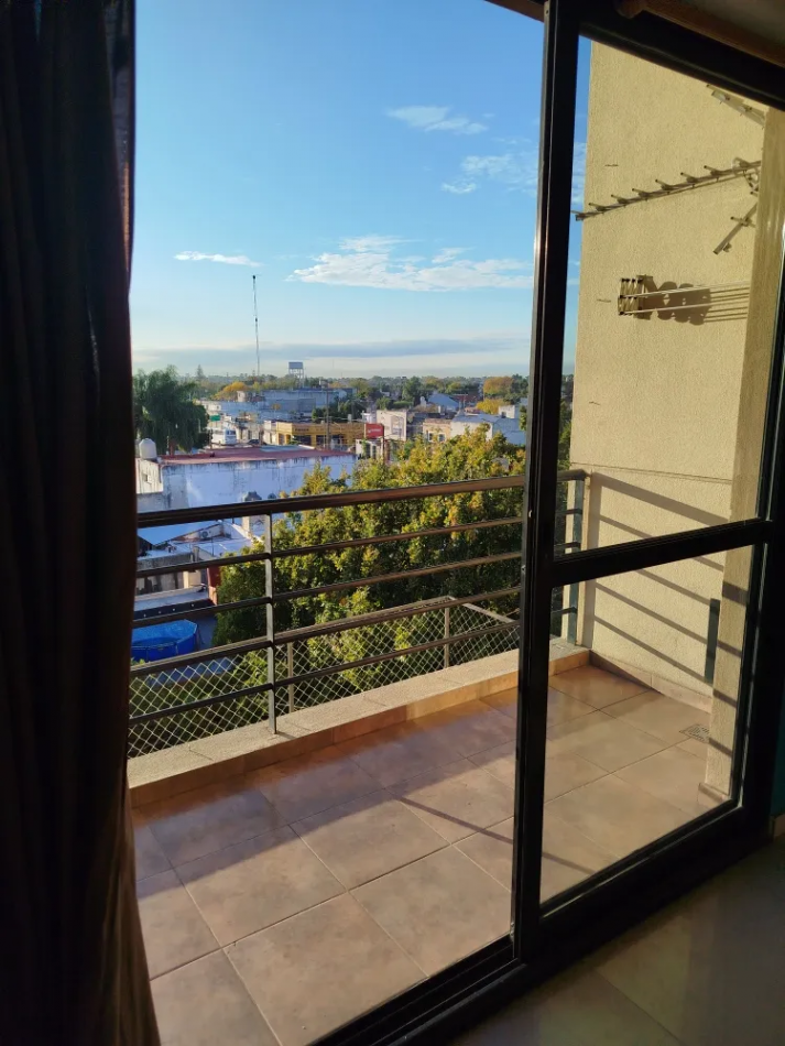 Amplio Monoambiente Divisible C/Balcon En Moron Apto Credito