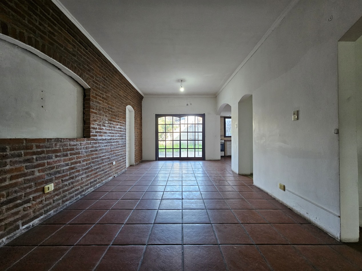 Alquiler Casa 6 Ambientes C/Fondo y Cochera En Castelar Norte