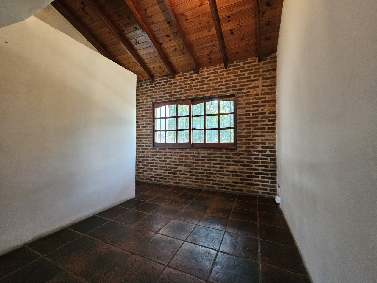 Alquiler Casa 6 Ambientes C/Fondo y Cochera En Castelar Norte