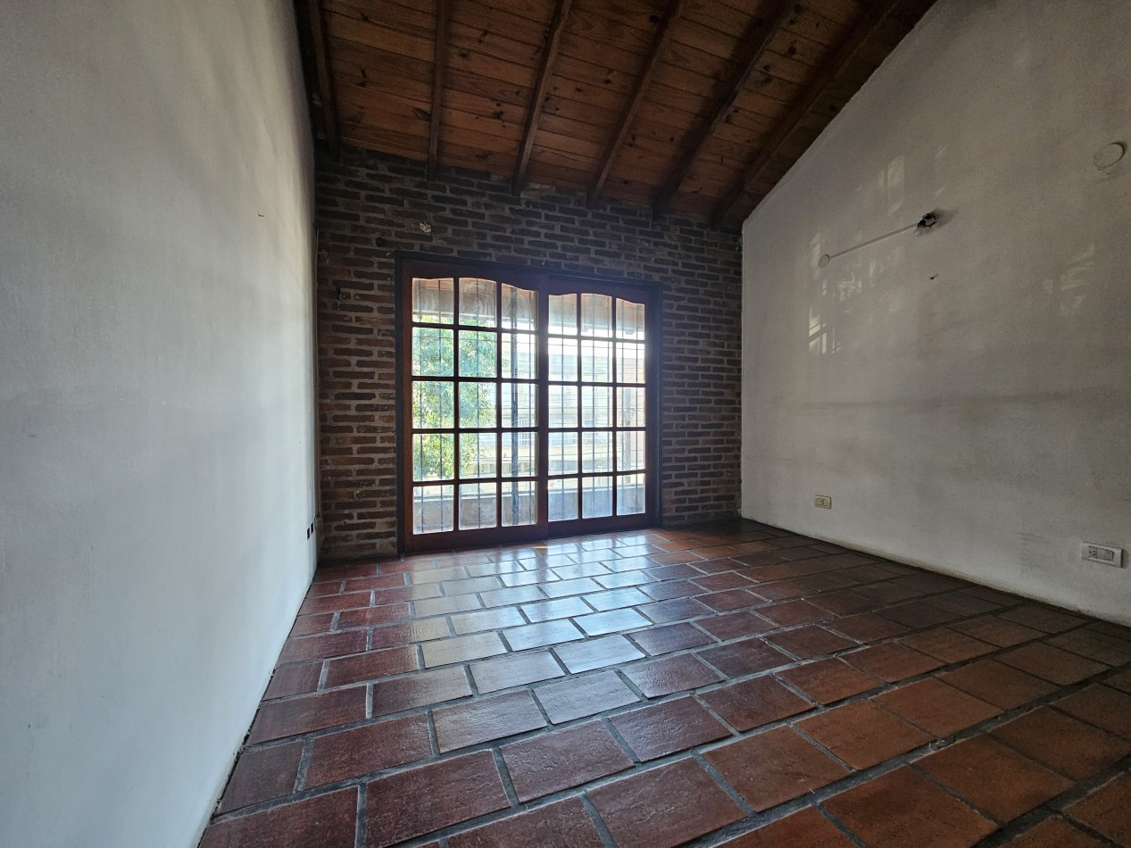 Alquiler Casa 6 Ambientes C/Fondo y Cochera En Castelar Norte