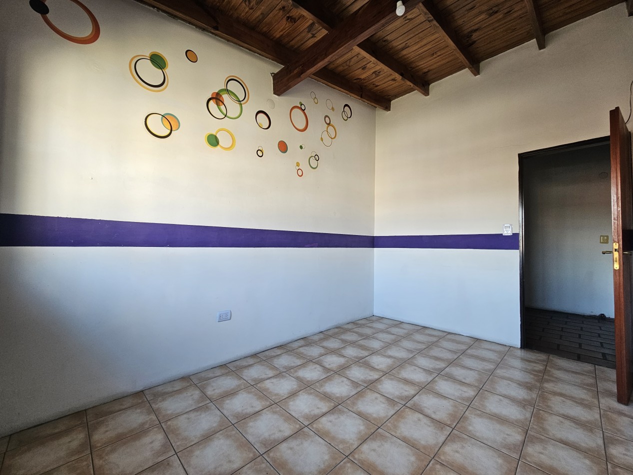 Alquiler Casa 6 Ambientes C/Fondo y Cochera En Castelar Norte