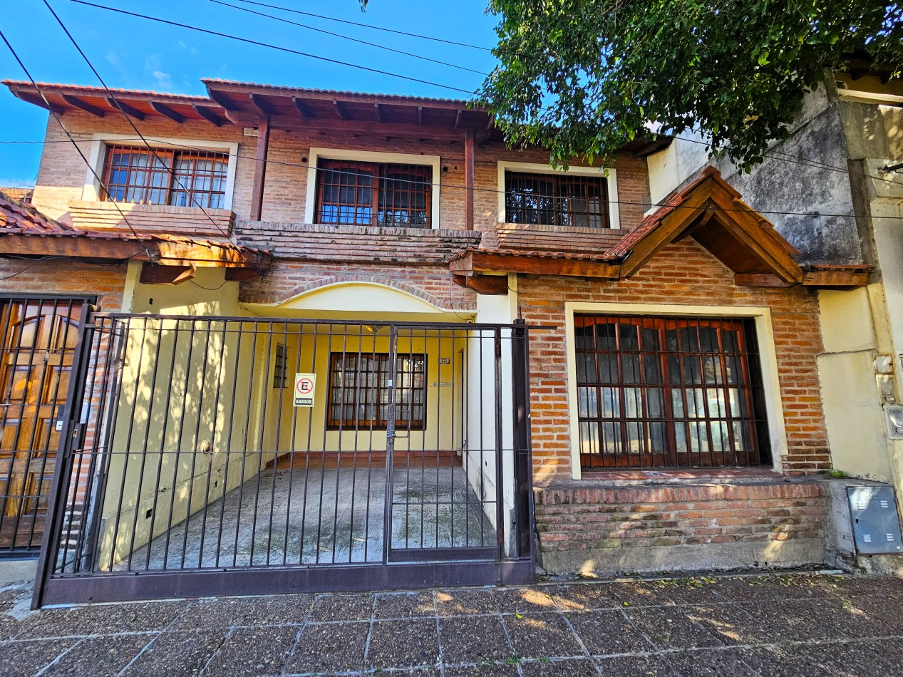 Alquiler Casa 6 Ambientes C/Fondo y Cochera En Castelar Norte