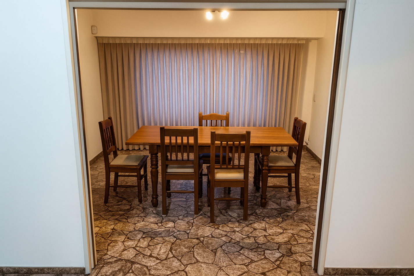 Casa 4 Ambientes C/Cochera y Fondo En Castelar Norte