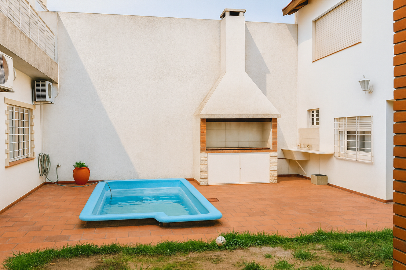 Casa 4 Ambientes C/Cochera y Fondo En Castelar Norte