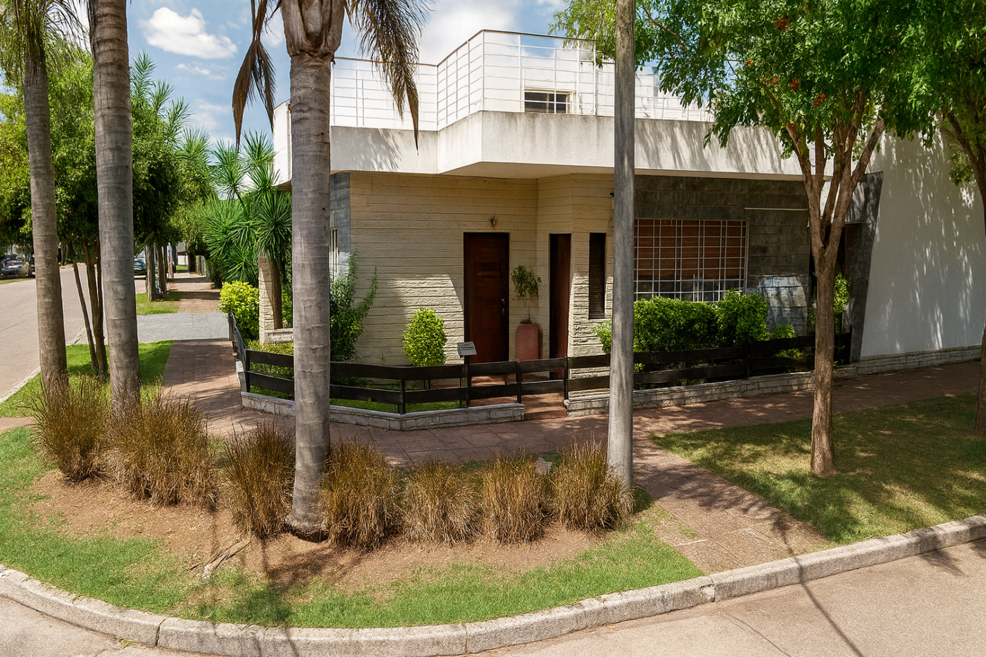 Casa 4 Ambientes C/Cochera y Fondo En Castelar Norte