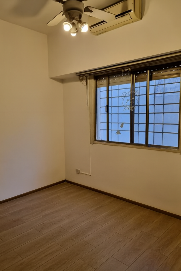 Casa 4 Ambientes C/Cochera y Fondo En Castelar Norte