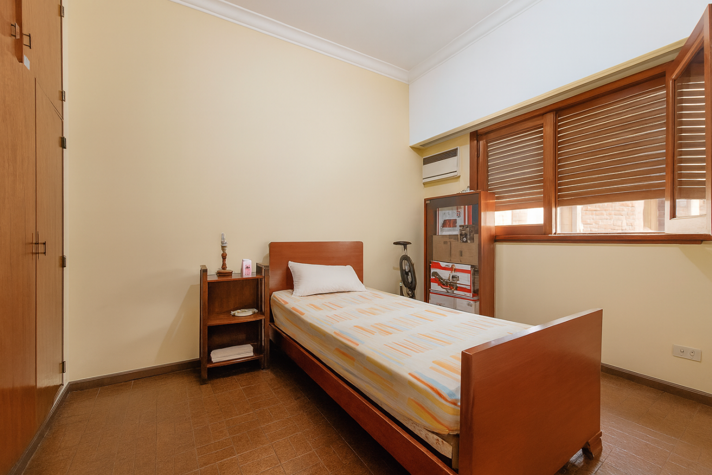 Chalet 6 Ambientes C/Fondo y Pileta En Castelar Norte